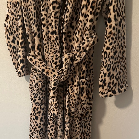 Victoria's Secret Leopard Print Robe - Picture 7 of 8